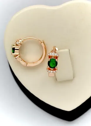 Красивые серьги-кольца с зелеными кристаллами фирма xuping m&amp;l (медицинское золото).