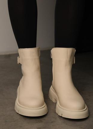 Ботинки кожаные с мехом светло-бежевые