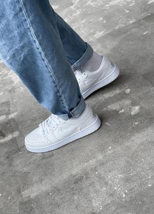 Чоловічі кросівки  nike air jordan 30cm retro 1 low white black logo