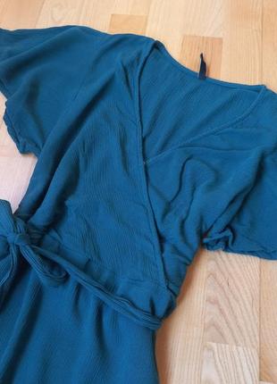 Стильне смарагдове плаття house сарафан із запахом хаус з рюшів l4 фото