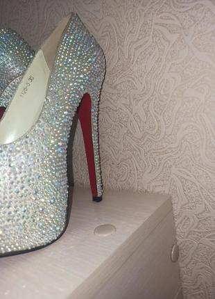 Туфли в стразах лабутены лобутены louboutin 16 см