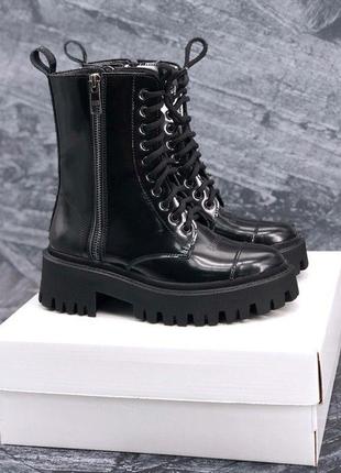 Жіночі черевики чорні в стилі balenciaga black tractor side-zip boots demi