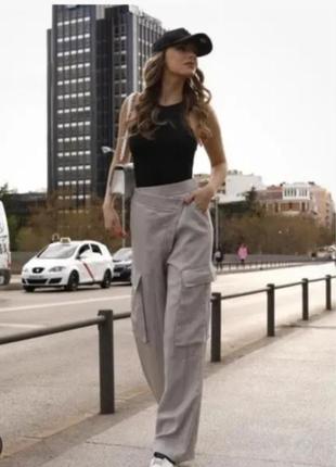 Брюки карго zara с асимметричным поясом