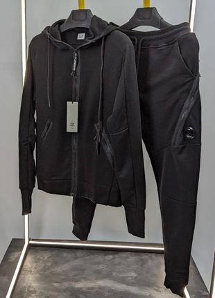 Костюм в стилі cp company