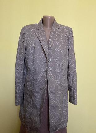Красивый пиджак из натуральной ткани