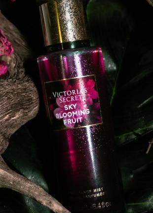 Парфюмированный спрей victoria's secret. sky blooming fruit