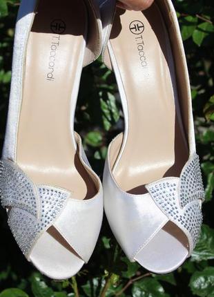 Туфельки 37 розмір біло-сталевого кольору