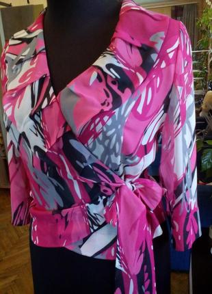 Яскрава шифонова блуза