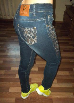 Шикарные джинсы с камнями yuke5 фото