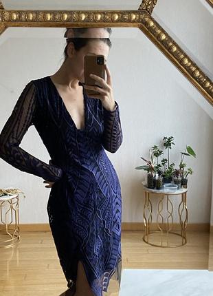Платье кружево вышивка на сетке вырез декольте фиолетовое с разрезом на бедре lavish alice9 фото