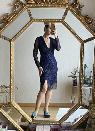 Платье кружево вышивка на сетке вырез декольте фиолетовое с разрезом на бедре lavish alice3 фото