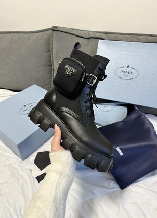 Крутые женские ботинки на меху в стиле prada boots zip pocket black fur premium чёрные зимние