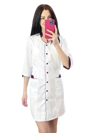 Жіночий медичний халат "high" білий із сливовим1 фото