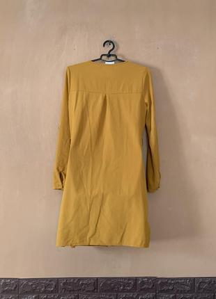 Повседневное базовое платье на длинный рукав горчичного цвета размер s с двумя карманами3 фото