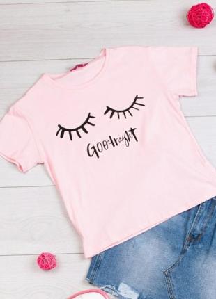 Стильна рожева пудра футболка з малюнком і написом коротка