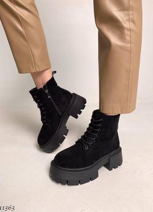 Черные натуральные замшевые зимние короткие низкие ботинки на шнурках шнуровке высокой толстой подошве зима замша8 фото