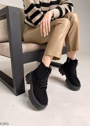 Черные натуральные замшевые зимние короткие низкие ботинки на шнурках шнуровке высокой толстой подошве зима замша4 фото