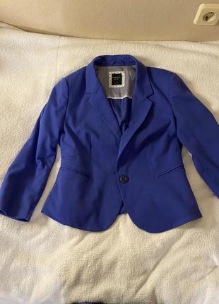 Пиджак ярко сине-фиолетового цвета