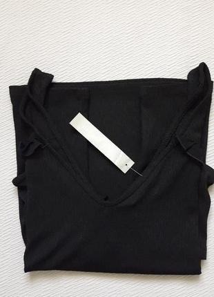 Бомбезная футболка с открытыми плечами декорированная рюшами per una7 фото
