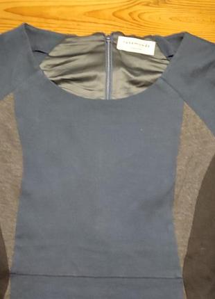 Красивое плотное платье s-m на подкладке- есть дефект