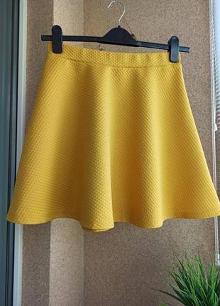 Красивая яркая трикотажная юбка из фактурной ткани3 фото