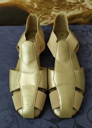 Продам босоніжки