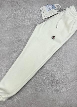 Мужские брюки moncler белые на флисе / теплые спорт штаны монклер