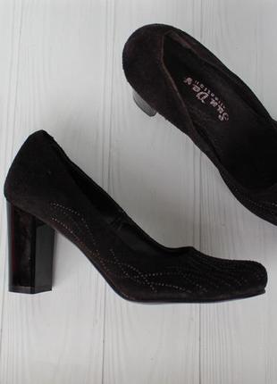 Шкіряні, натуральні замшеві туфлі 39 розміру на стійкому каблуці