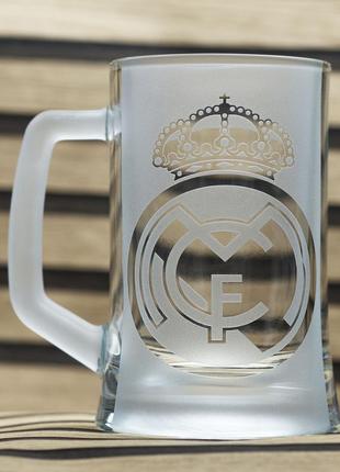 Подарочный бокал для пива 670 мл с гравировкой логотипа фк реал мадрид fc real madrid