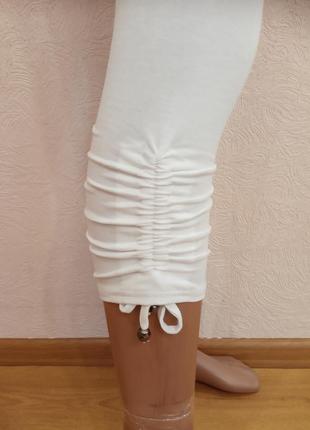 Белые женские леггинсы из хлопковой ткани, с кулиской на завязках.5 фото