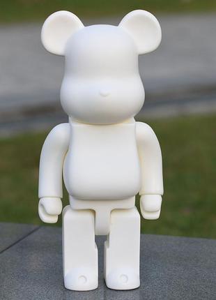 Статуэтка bearbrick 400% white 28 см. дизайнерская игрушка беарбрик белый. фигурка для интерьера медведь1 фото