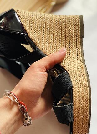 Круті босоніжки від guess Flat оригінал5 фото