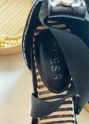 Круті босоніжки від guess Flat оригінал2 фото