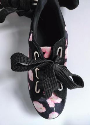 Австрійського бренду kate gray якісні, оригінальні вілюрові макасини, черевики, кеди яскраві.4 фото