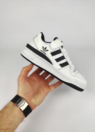 Adidas forum low white black