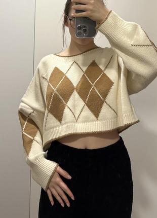 Укороченый бежевый свитер