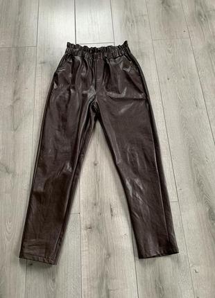 Шкіряні штани брюки коричневого кольору дві кишені розмір xs s розкішні