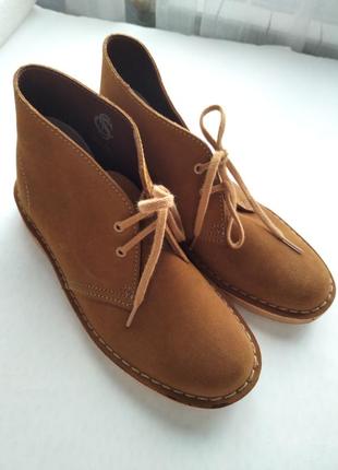 Жіночі замшеві черевики clarks desert boots