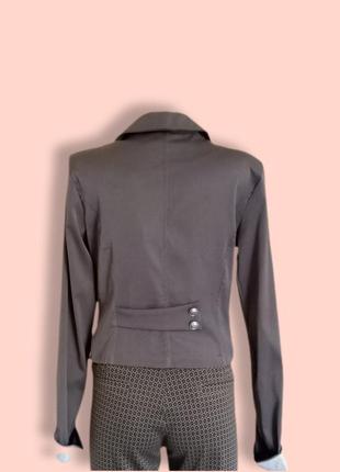 Оригінальний піджак сіро-коричневого відтінку.2 фото
