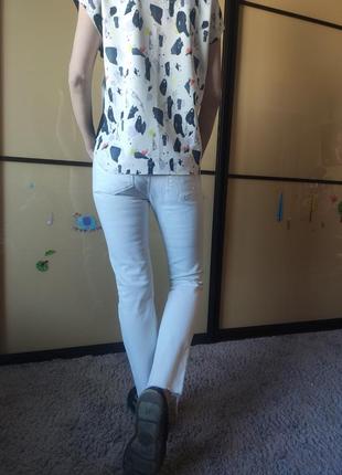 Белые джинсы zara woman с рваным низом оригинал испания5 фото