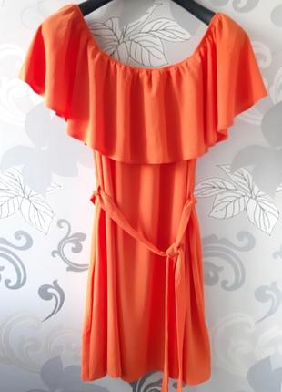 Яркое оранжевое летнее короткое платье сарафан с воланом открытыми плечами new look
