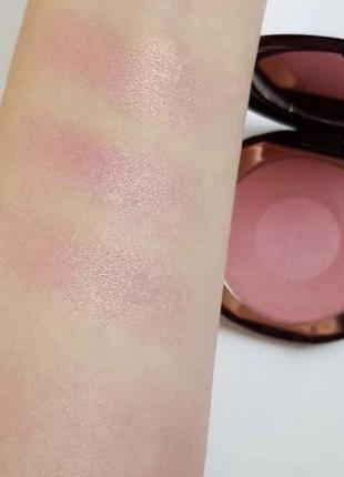 Компактные румяна для лица charlotte tilbury cheek to chic blusher, love glow, 8 г2 фото