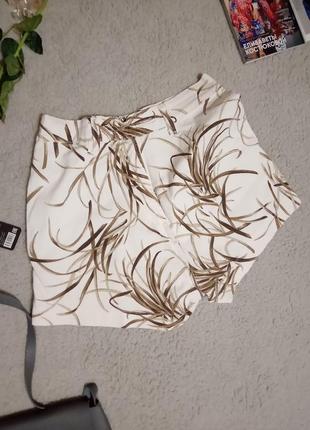 Эластичные шорты с высокой посадкой в принт тонкие листья4 фото