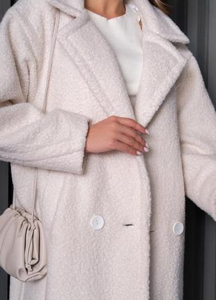 Свободное молочное пальто из букле, размер s4 фото