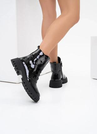 Черные лаковые ботинки со шнуровкой, размер 363 фото
