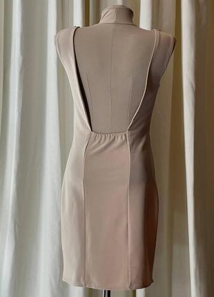 Шикарное платье-футляр с открытой спиной2 фото