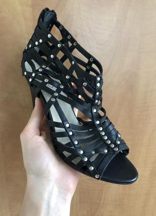 Новенькие кожаные босоножки aldo 39 размера {25.5 см}