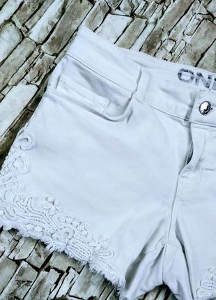 Шорти білі only 3