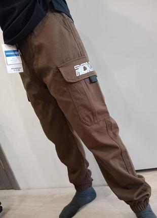 Модные котоновые брюки джоггеры карго для мальчика  коричневые 152 - 1801 фото