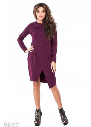 Фиолетовое свободное платье до колен с имитацией запаха, размер s
